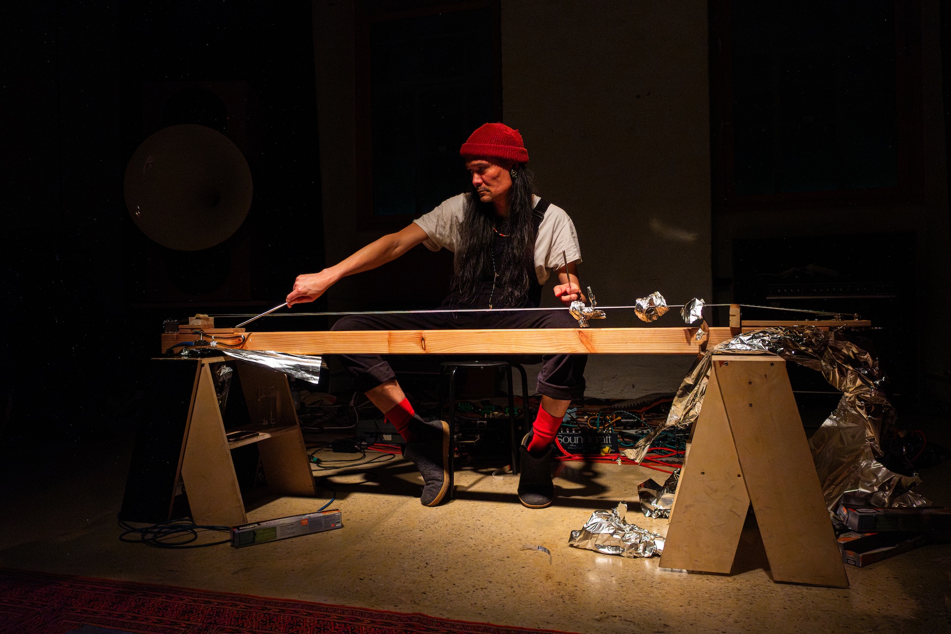 Photo: Oyemi Hessou (noheroes.jpg)